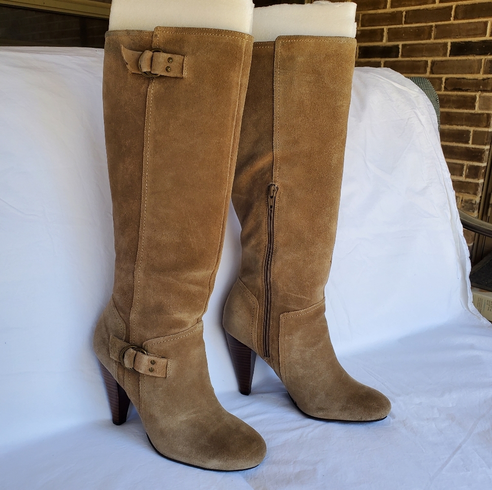 EUC BCBG Suede Heeled Boots 6.5